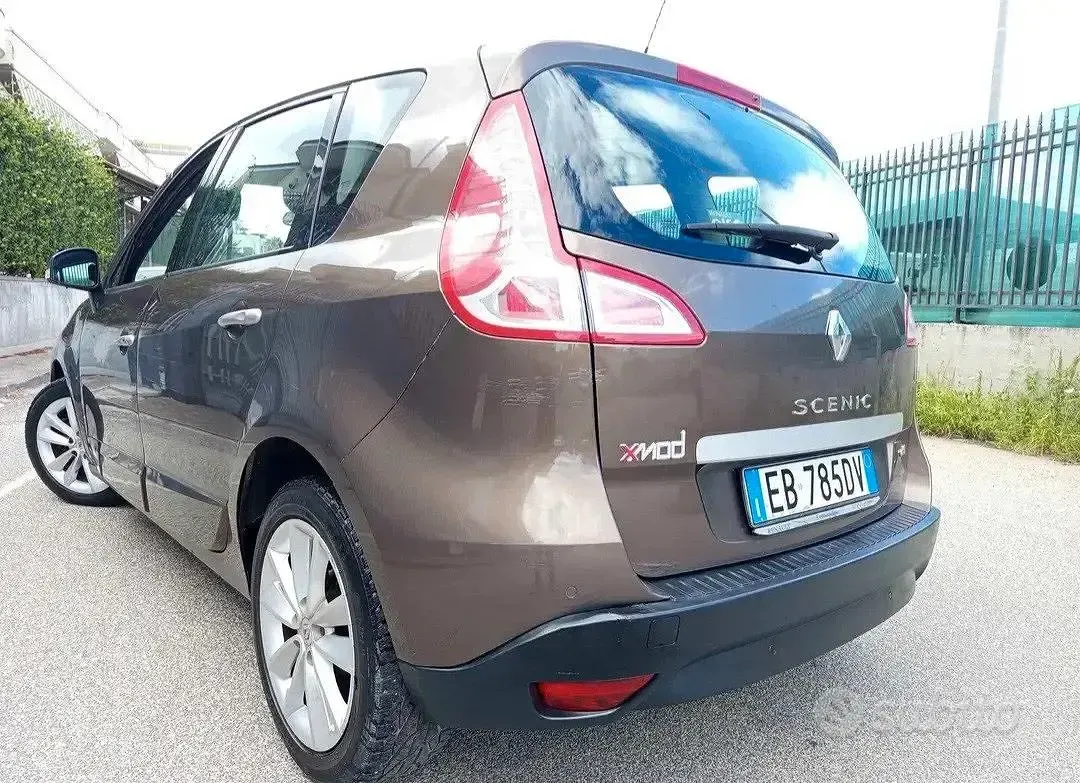 Usata Renault Scenic E-Tech XMOD 110 CV (80 kW) 2010 Monovolume