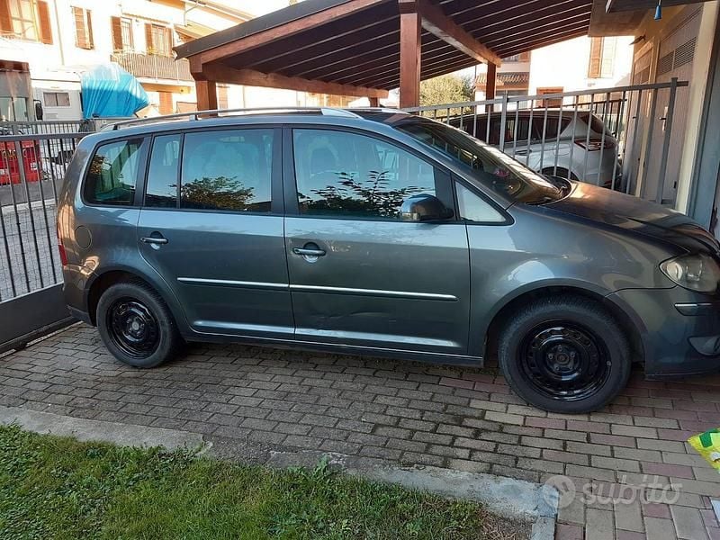 Grigio Usata 2006 VW Touran Monovolume | 500 € (Super prezzo) - Immagine 1/4