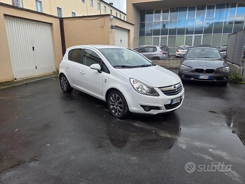 Usata Opel Corsa 75 CV (55 kW) 2011 Bianco Utilitaria