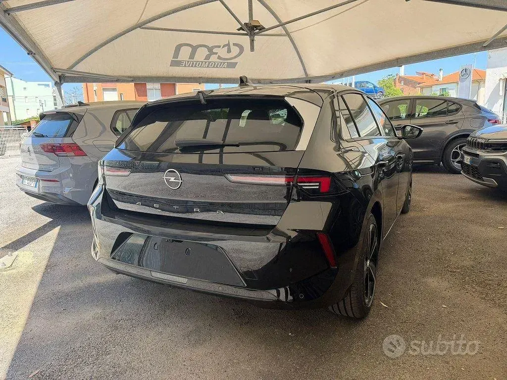 Usata Opel Astra Edition 131 CV (96 kW) 2024 Nero Utilitaria