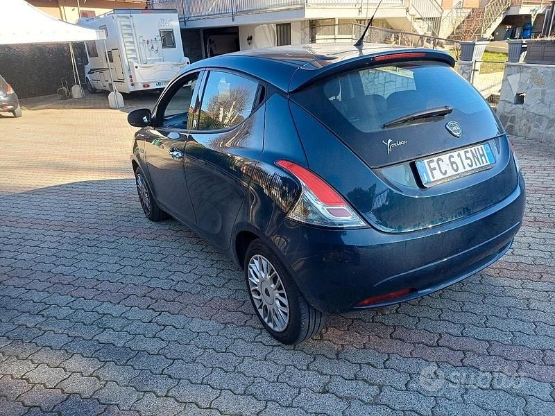 Usata Lancia Ypsilon 69 CV (50 kW) 2016 Blu Utilitaria