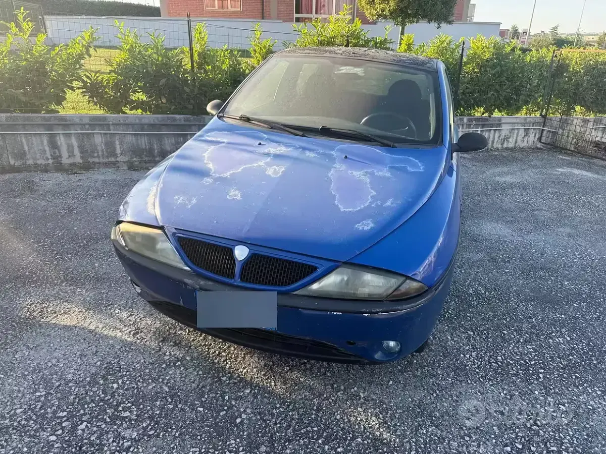 Usata Lancia Ypsilon 54 CV (39 kW) 2000 Bluazzurro Utilitaria