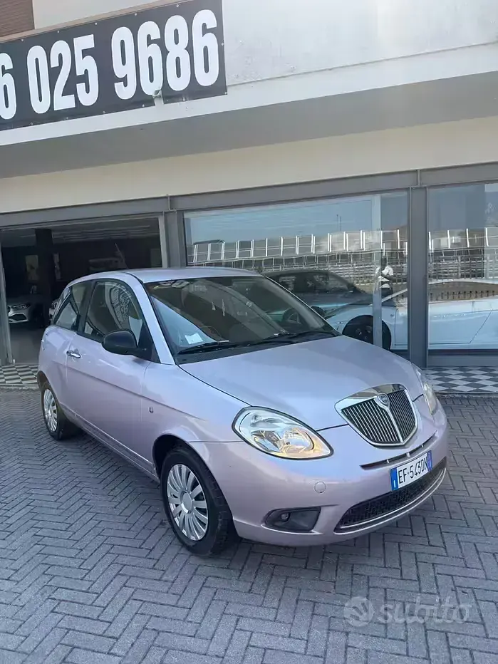 Usata Lancia Ypsilon 60 CV (44 kW) 2010 Viola Utilitaria