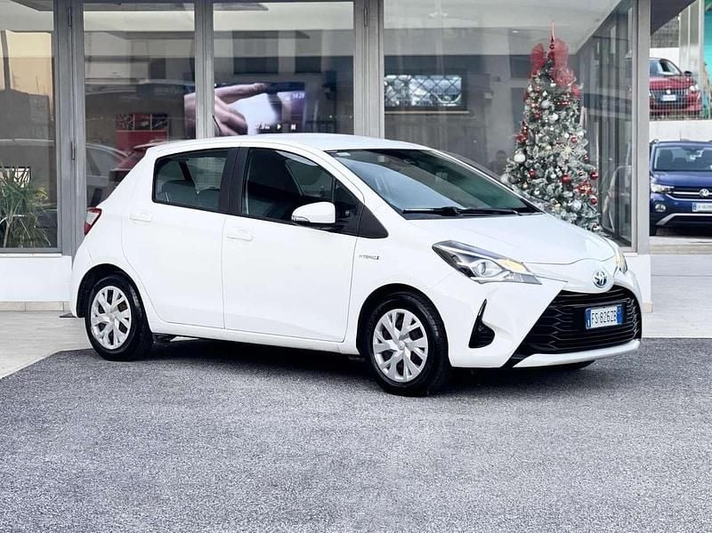 Usata Toyota Yaris Hybrid 73 CV (53 kW) 2018 Bianco Berlina
