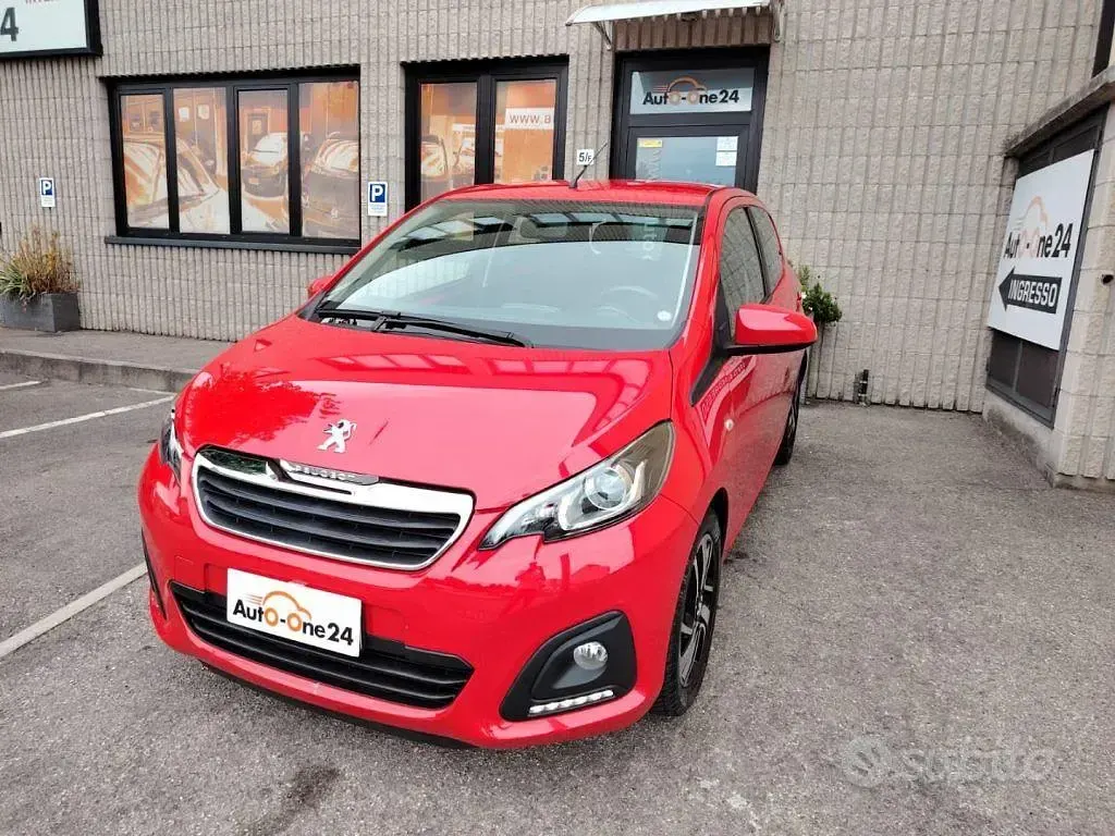 Usata Peugeot 108 Allure 72 CV (52 kW) 2021 Rosso fiamma metallizzato Berlina