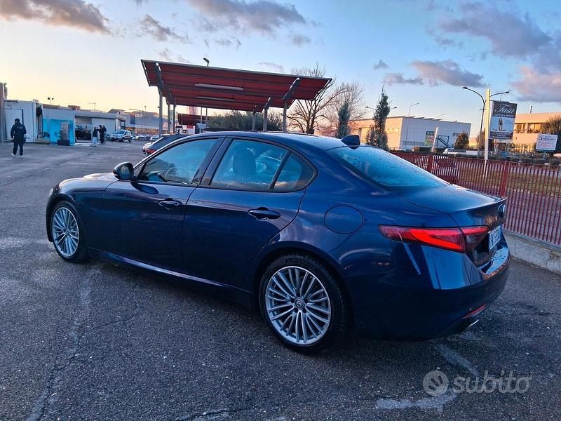 Usata Alfa Romeo Giulia 150 CV (110 kW) 2016 Blu Berlina