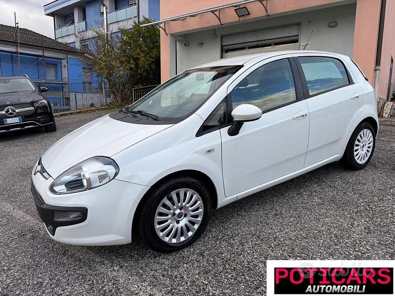 Bianco Usata 2011 Fiat Punto Evo Dynamic Due volumi | 3600 € (Buon prezzo) - Immagine 1/4