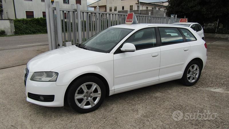 Bianco Usata 2009 Audi A3 Attraction Tre volumi | 6700 € (Cara) - Immagine 1/4