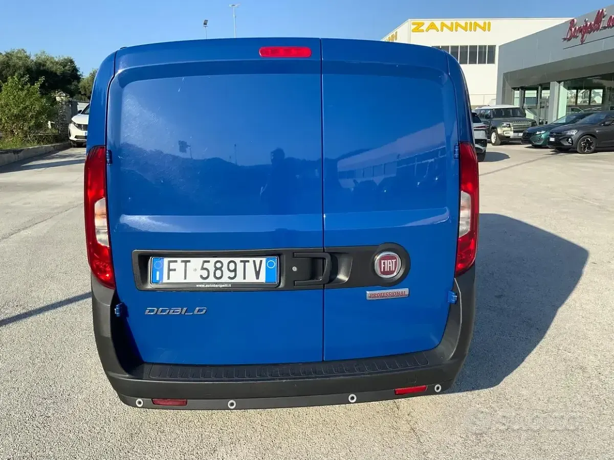 Usata Fiat Doblò 95 CV (69 kW) 2018 Bluazzurro Monovolume