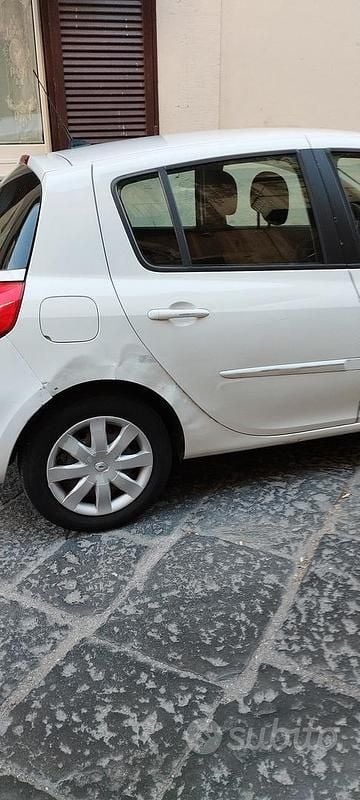 Usata Renault Clio III 75 CV (55 kW) 2012 Bianco Utilitaria