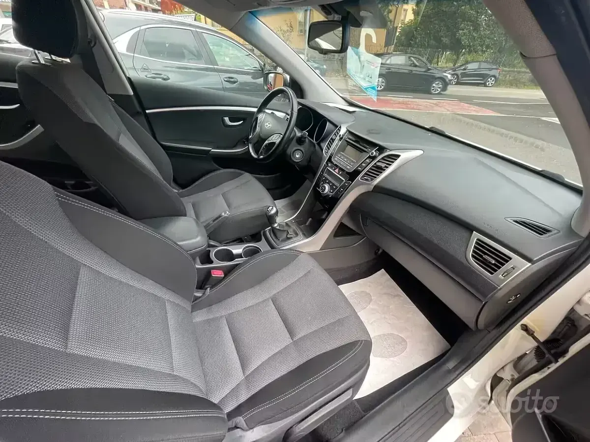 Usata Hyundai i30 Comfort 110 CV (80 kW) 2015 Bianco Station wagon