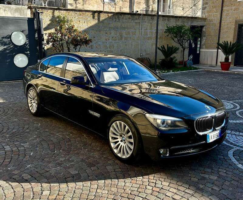 Usata BMW 740 Efficient Dynamics 306 CV (225 kW) 2011 Nero Berlina