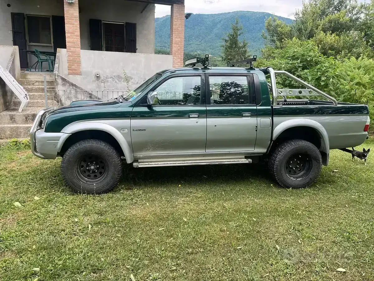 Usata Mitsubishi L200 115 CV (84 kW) 2002 Verde Pick-up