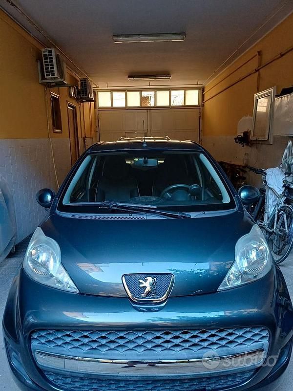 Grigio Usata 2010 Peugeot 107 Due volumi | 3800 € (Cara) - Immagine 1/4