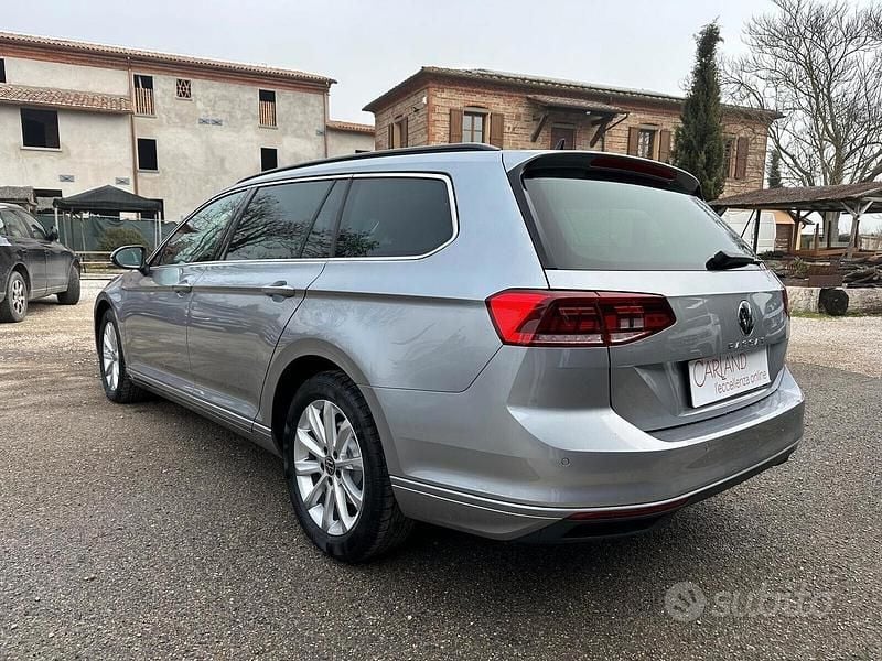 Usata VW Passat Business 150 CV (110 kW) 2023 Grigio Station wagon