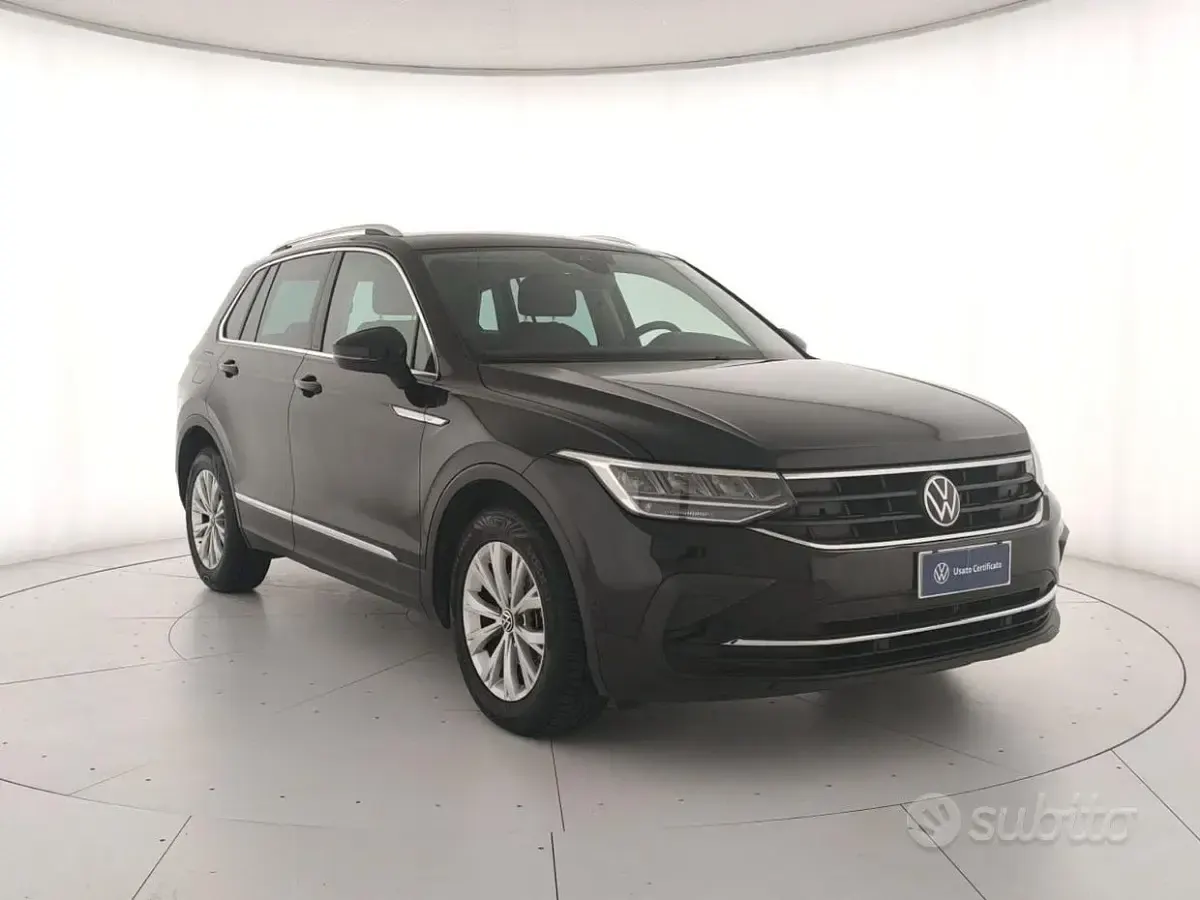 Używany VW Tiguan Life 122 KM (89 kW) 2023 Czarny SUV