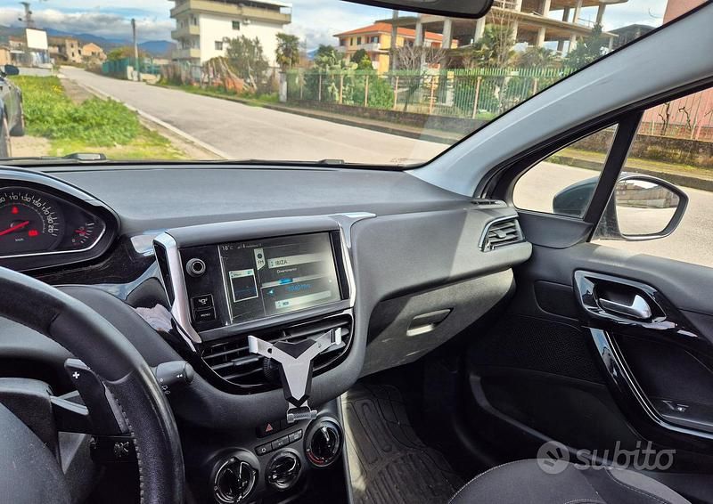 Usata Peugeot 208 Active 68 CV (50 kW) 2014 Grigio Utilitaria