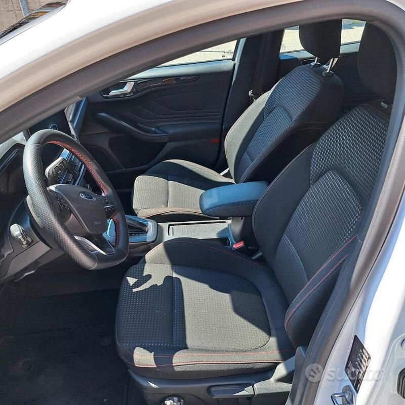 Usata Ford Focus 125 CV (91 kW) 2023 Bianco Utilitaria