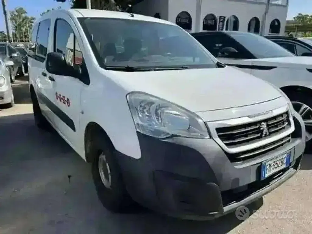 Usata Peugeot Partner Tepee 75 CV (55 kW) 2017 Bianco Monovolume