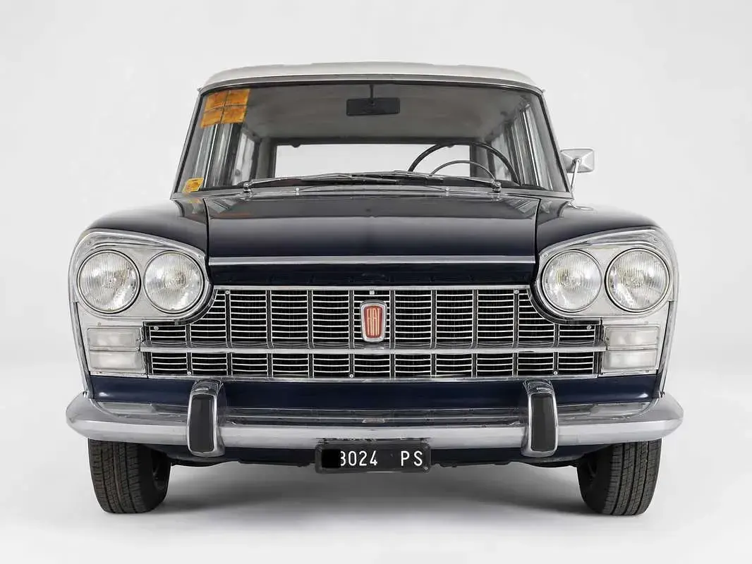 Usata Fiat 2300 105 CV (77 kW) 1967 Blu/azzurro Berlina