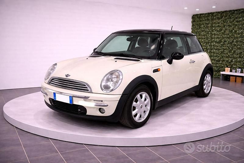 Usata Mini Cooper 116 CV (85 kW) 2003 Beige Utilitaria