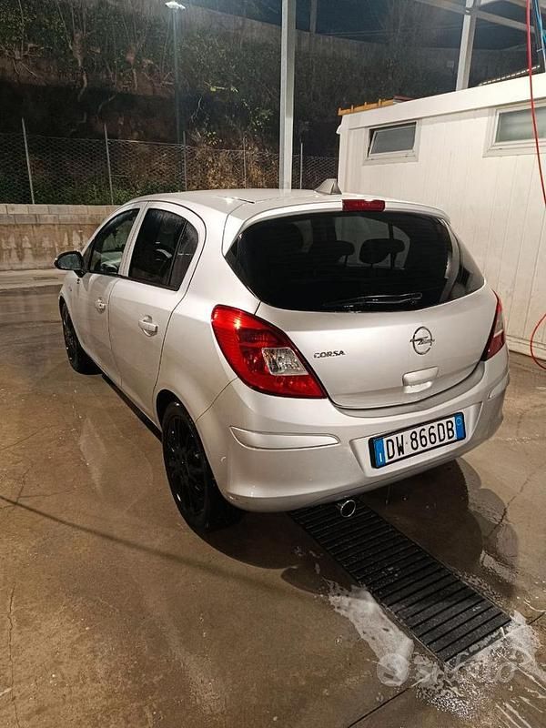 Usata Opel Corsa 80 CV (58 kW) 2009 Grigio Berlina