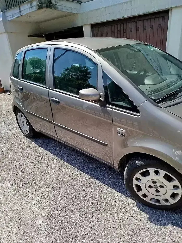 Usata Fiat Idea 80 CV (58 kW) 2006 Grigio Monovolume