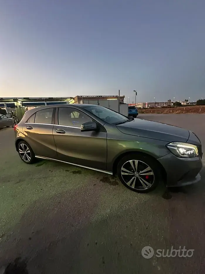 Usata Mercedes A160 Premium 90 CV (66 kW) 2016 Grigio Utilitaria