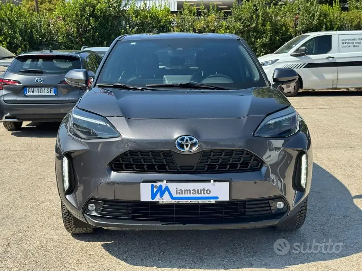 Usata Toyota Yaris Hybrid Trend 116 CV (85 kW) 2022 Grigio Monovolume