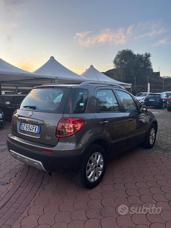 Usata Fiat Sedici Emotion 135 CV (99 kW) 2009 Grigio SUV