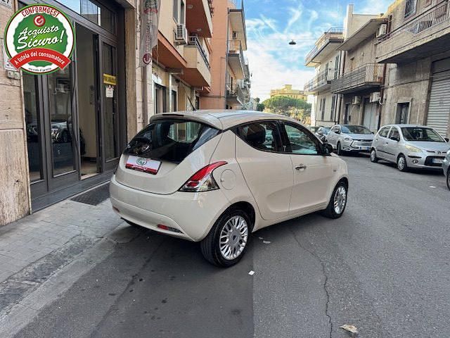Usata Lancia Ypsilon Platinum 95 CV (69 kW) 2016 Beige Utilitaria