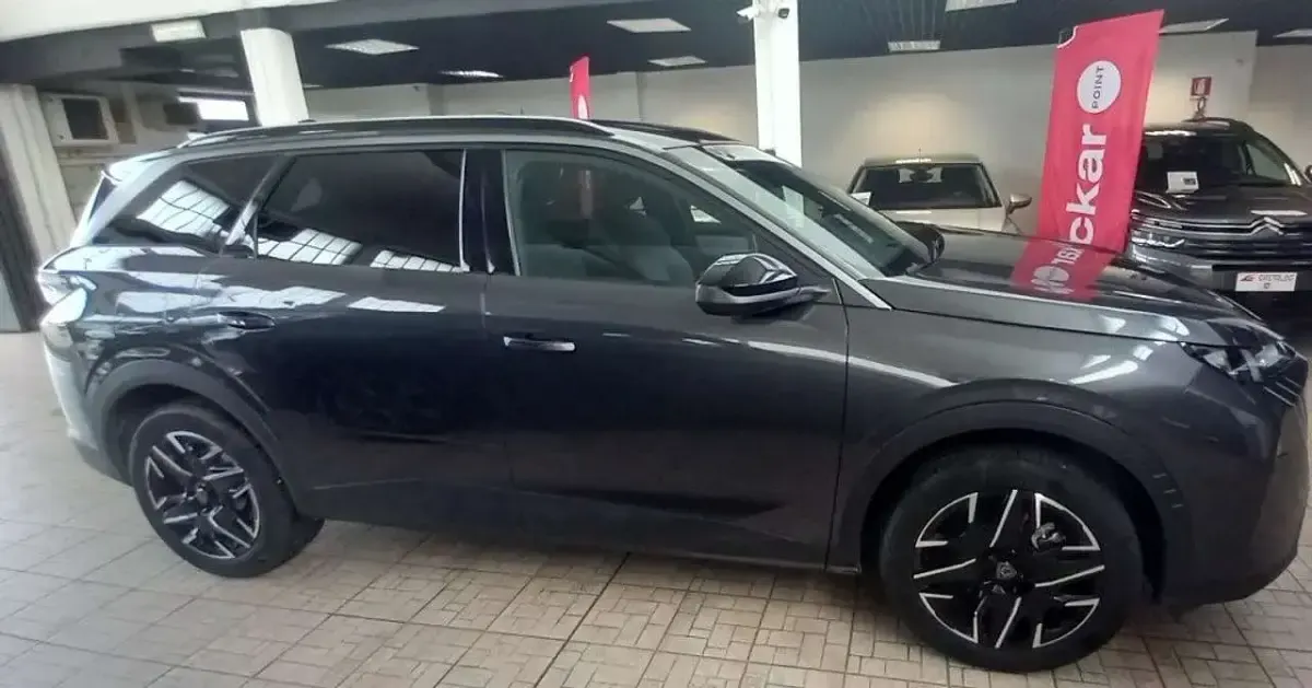 Usata Peugeot 5008 Allure 136 CV (100 kW) 2024 Grigio SUV