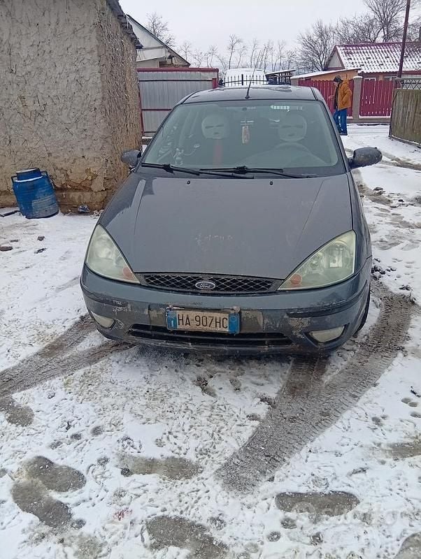 Begagnad Ford Focus 100 HK (73 kW) 2005 Blå Sedan