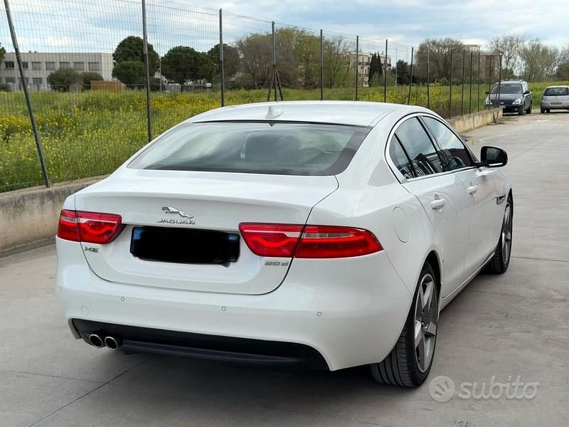Usata Jaguar XE Pure 180 CV (132 kW) 2016 Bianco Berlina