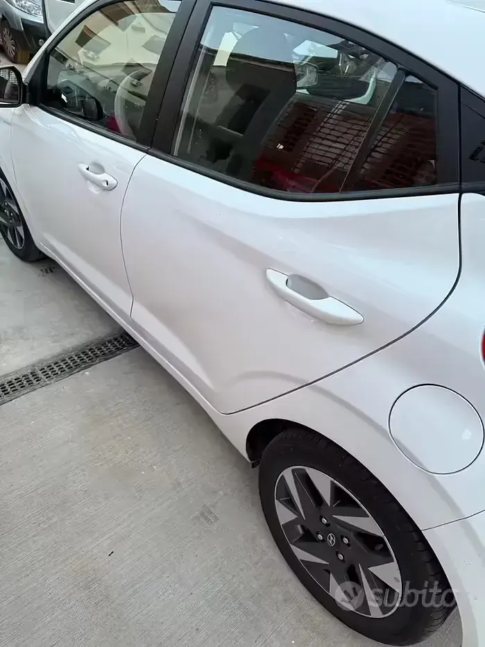 Usata Hyundai i10 63 CV (46 kW) 2024 Bianco Utilitaria