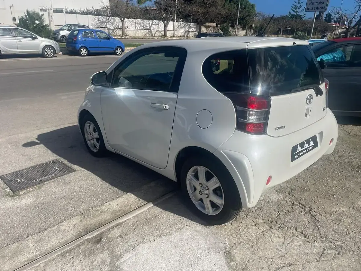 Usata Toyota iQ 68 CV (50 kW) 2009 Bianco Utilitaria