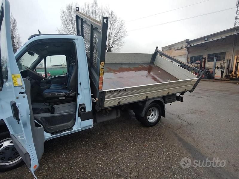 Usata Iveco Daily 116 CV (85 kW) 2008 Blu Monovolume