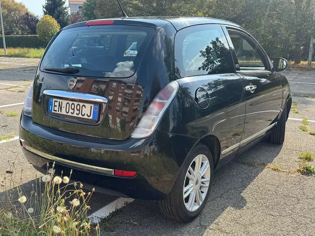 Usata Lancia Ypsilon 77 CV (56 kW) 2012 Nero Utilitaria