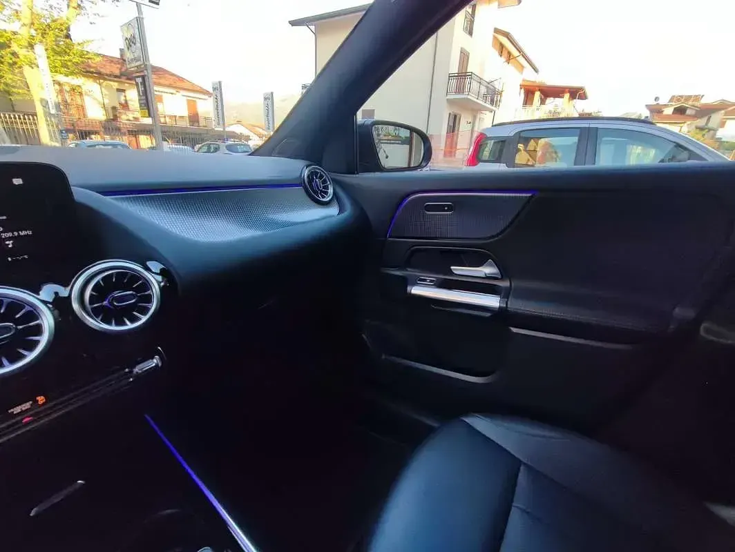 Usata Mercedes GLA200 150 CV (110 kW) 2022 Nero SUV