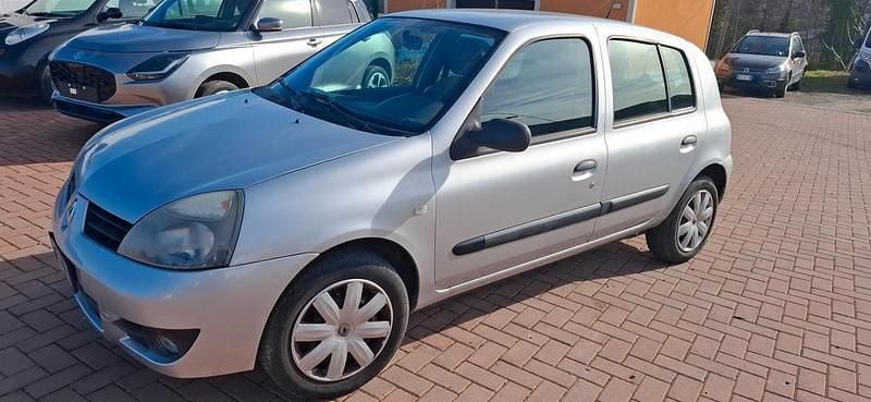 Usata Renault Clio II 58 CV (42 kW) 2008 Argento Berlina