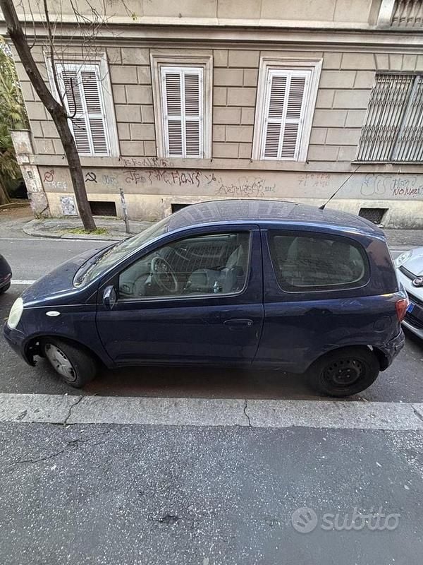 Usata Toyota Yaris 2003 Blu Berlina