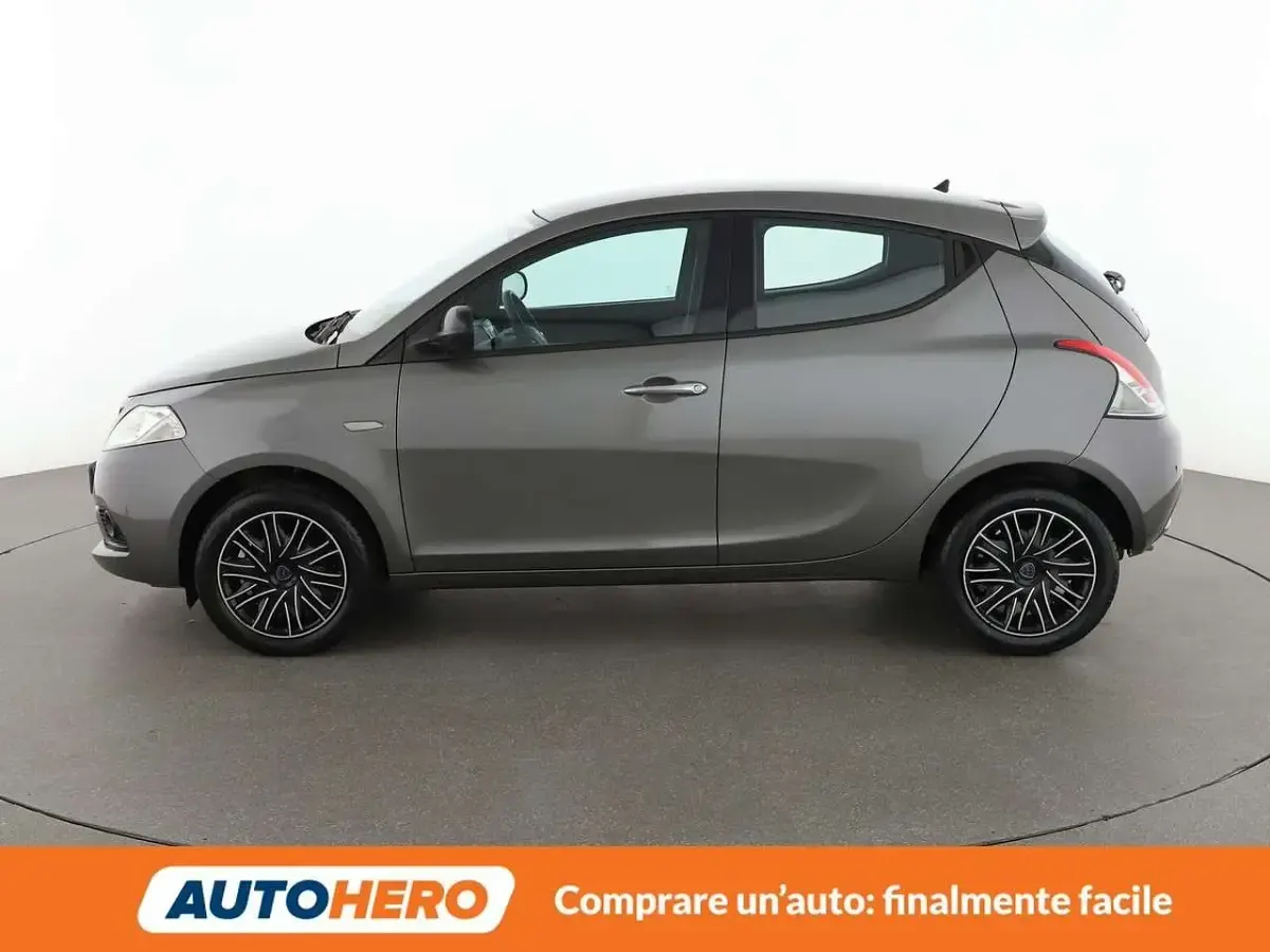 Usata Lancia Ypsilon Gold 69 CV (50 kW) 2018 Grigio Utilitaria