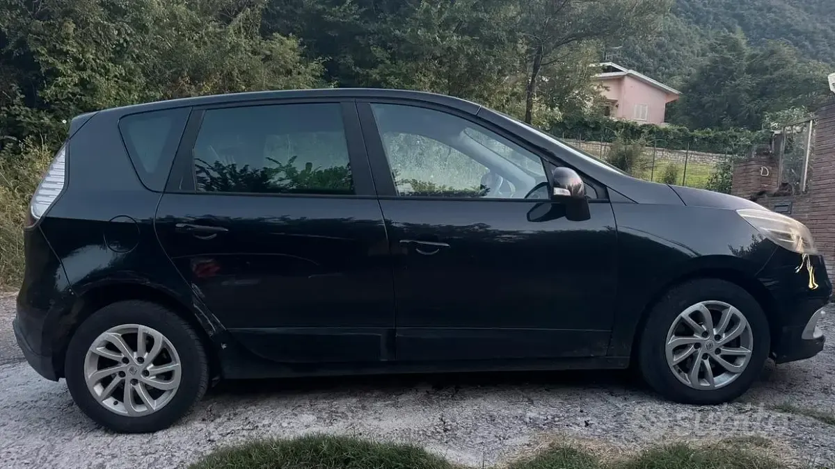 Usata Renault Scénic III XMOD 110 CV (80 kW) 2012 Nero Monovolume