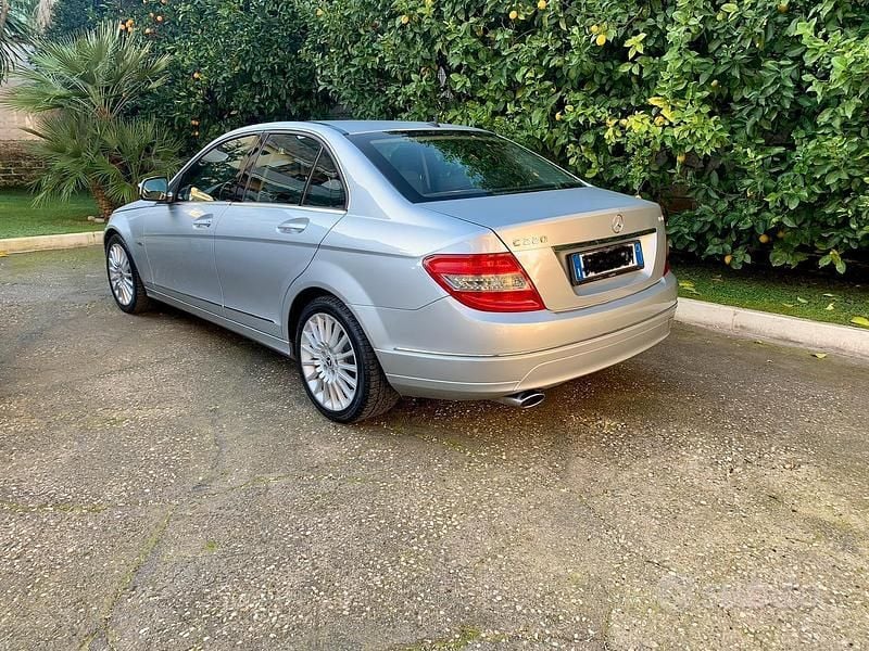 Usata Mercedes C220 170 CV (125 kW) 2009 Grigio Berlina