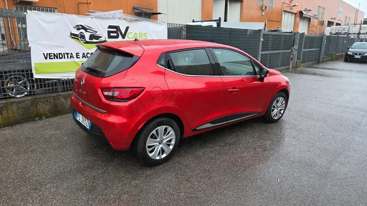 Second-hand Renault Clio IV Intens 73 CP (53 kW) 2017 Roșu Hatchback