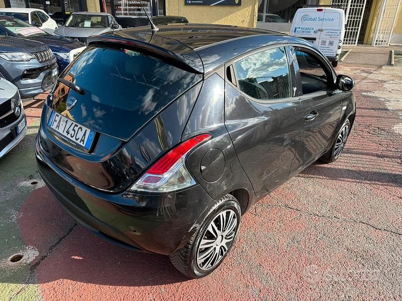 Usata Lancia Ypsilon 69 CV (50 kW) 2015 Utilitaria