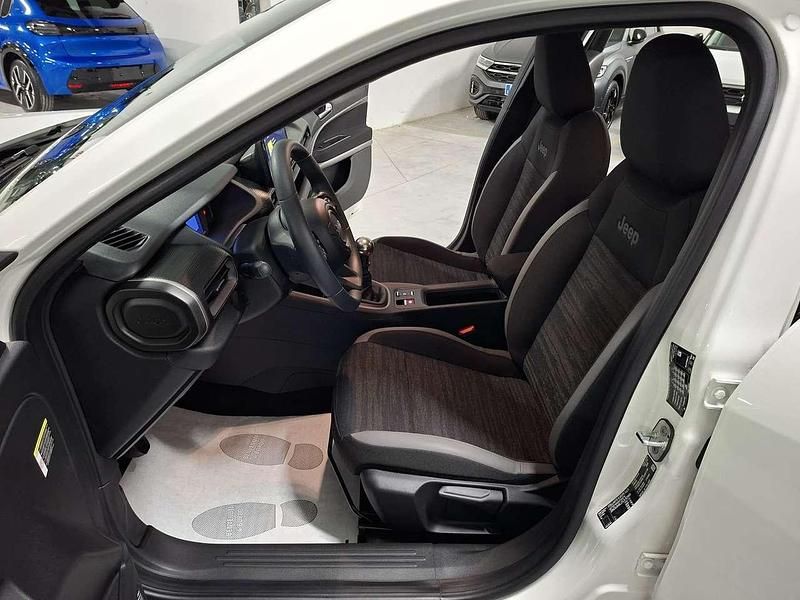 Nuova Jeep Avenger Longitude 101 CV (74 kW) 2025 Snow pastello (268) SUV