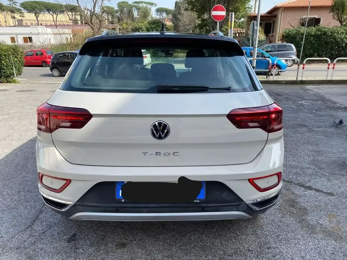 Usata VW T-Roc Life 150 CV (110 kW) 2023 Beige SUV