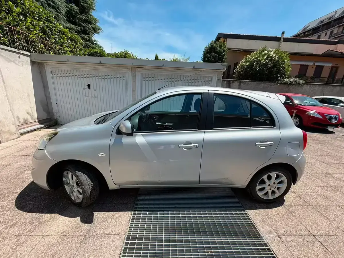 Usata Nissan Micra Tekna 80 CV (58 kW) 2015 Grigio Utilitaria