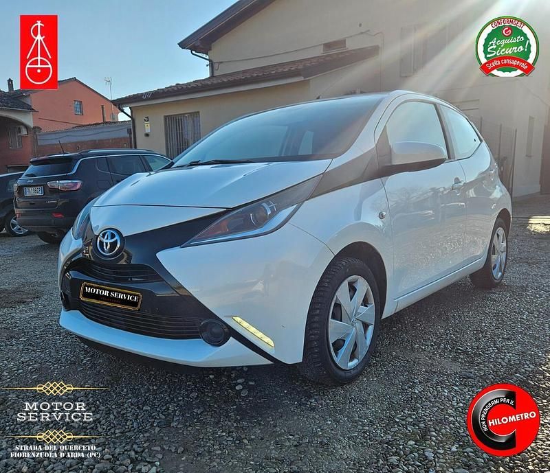 Usata Toyota Aygo 69 CV (50 kW) 2015 Bianco Utilitaria
